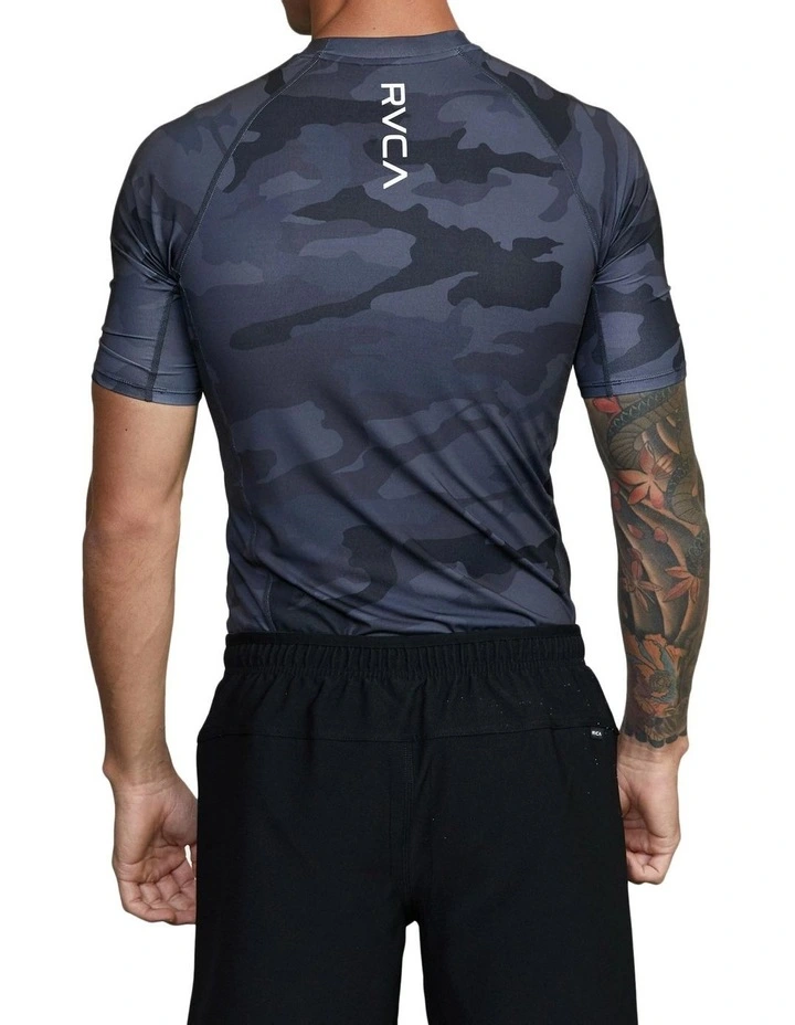 Sport Short Sleeve Rashguard in Black Camo