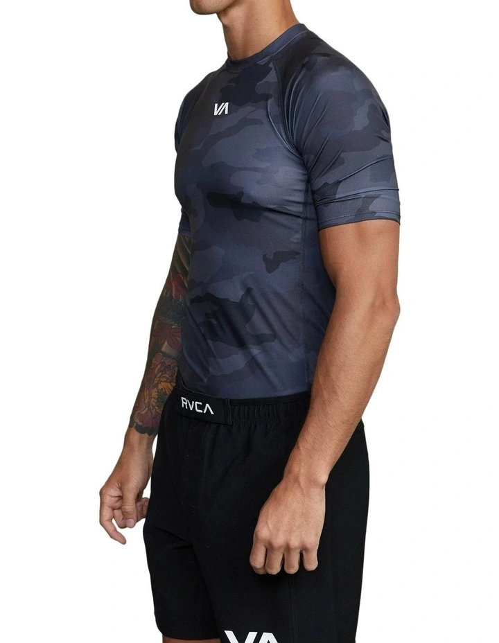 Sport Short Sleeve Rashguard in Black Camo